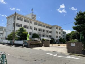 市立荒川小学校（約1,550m/徒歩20分）